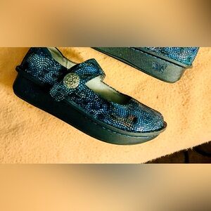 EUC ALEGRIA MaryJanes EU 38 or US 8.5